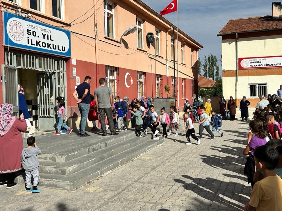 Tomarza’da 4 Bin 432 Öğrenci Ders Başı Yaptı