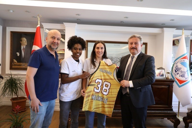 Başkan Palancıoğlu’ndan Melikgazi Kayseri Kadın Basketbol Maçına Davet