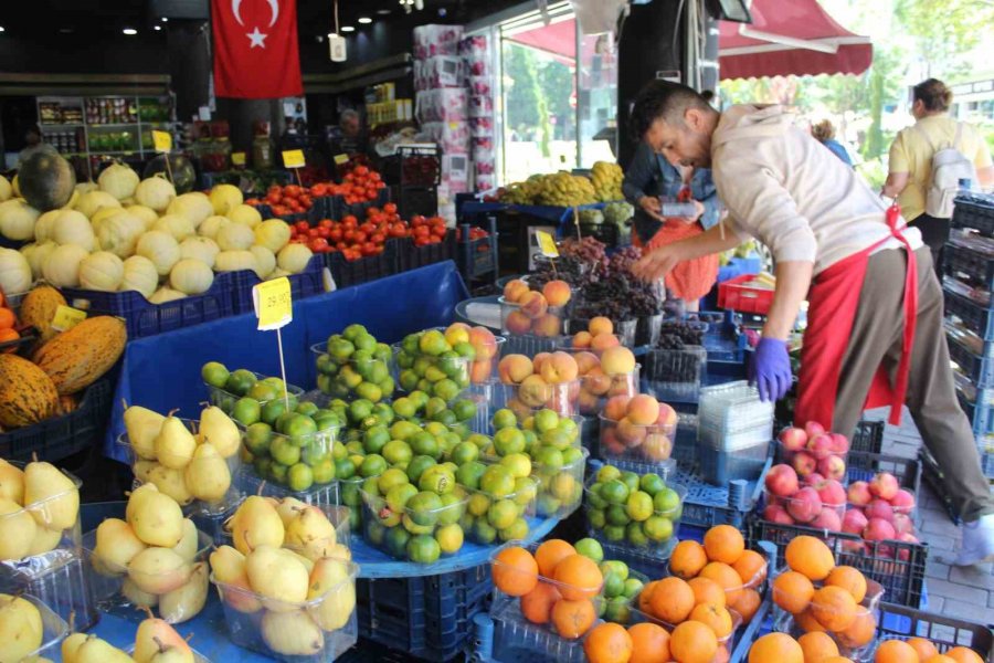 Eskişehir’de Manav Tezgâhlarında Kış Meyveleri Yerini Almaya Başladı