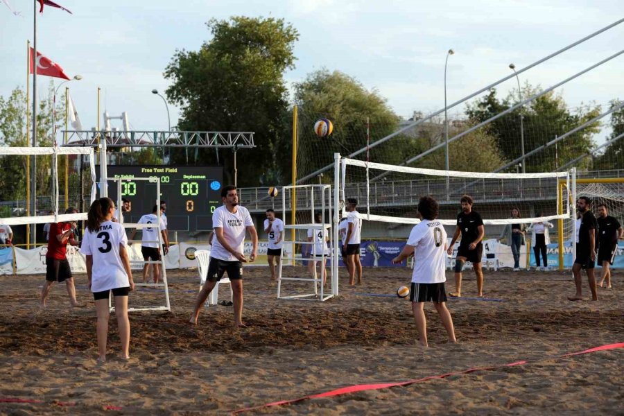 Manavgat’ta Plaj Voleybolu Heyecanı Başladı