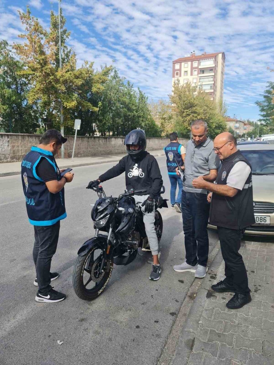 Kayseri Polisinden ’huzur’ Uygulaması: 193 Park Kontrol Edildi