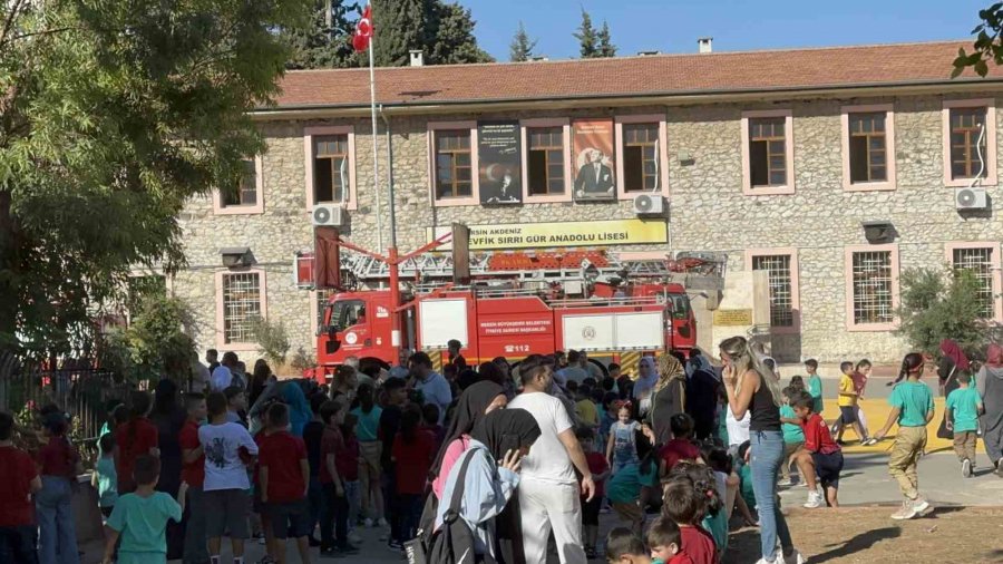 Mersin’de Okulda Çıkan Yangın Korkuttu