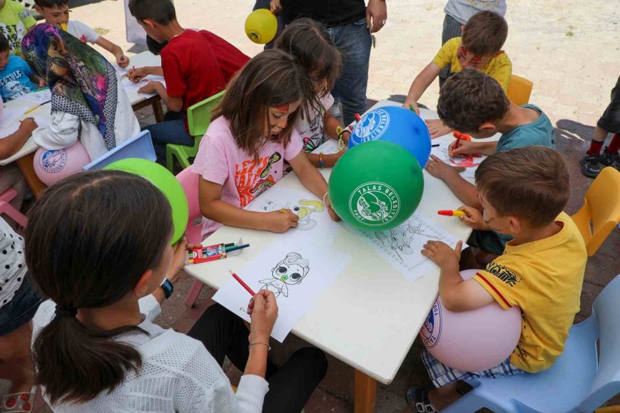 Talas’ın Gezici Kütüphanesi Yola Devam Ediyor