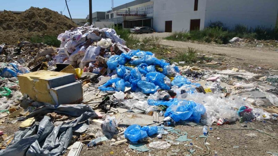 Sanayi Sitesinde Hurdalık Yangını Esnafı İsyan Ettirdi