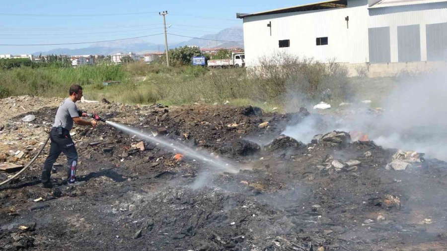 Sanayi Sitesinde Hurdalık Yangını Esnafı İsyan Ettirdi