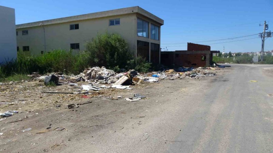 Sanayi Sitesinde Hurdalık Yangını Esnafı İsyan Ettirdi