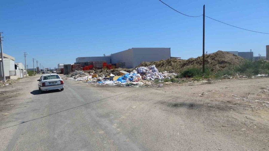 Sanayi Sitesinde Hurdalık Yangını Esnafı İsyan Ettirdi