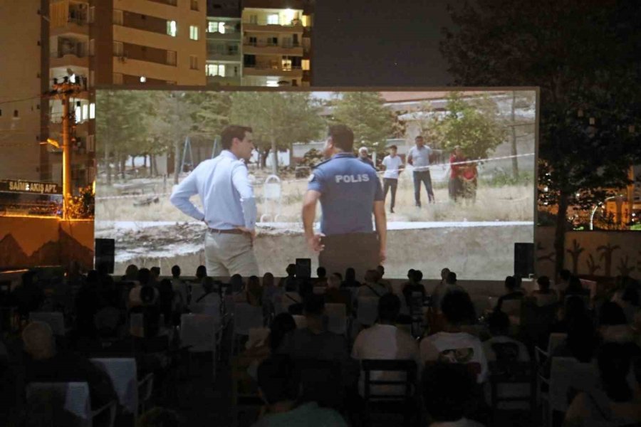 Mezitli Belediyesinin Yazlık Sinema Sezonu Başladı