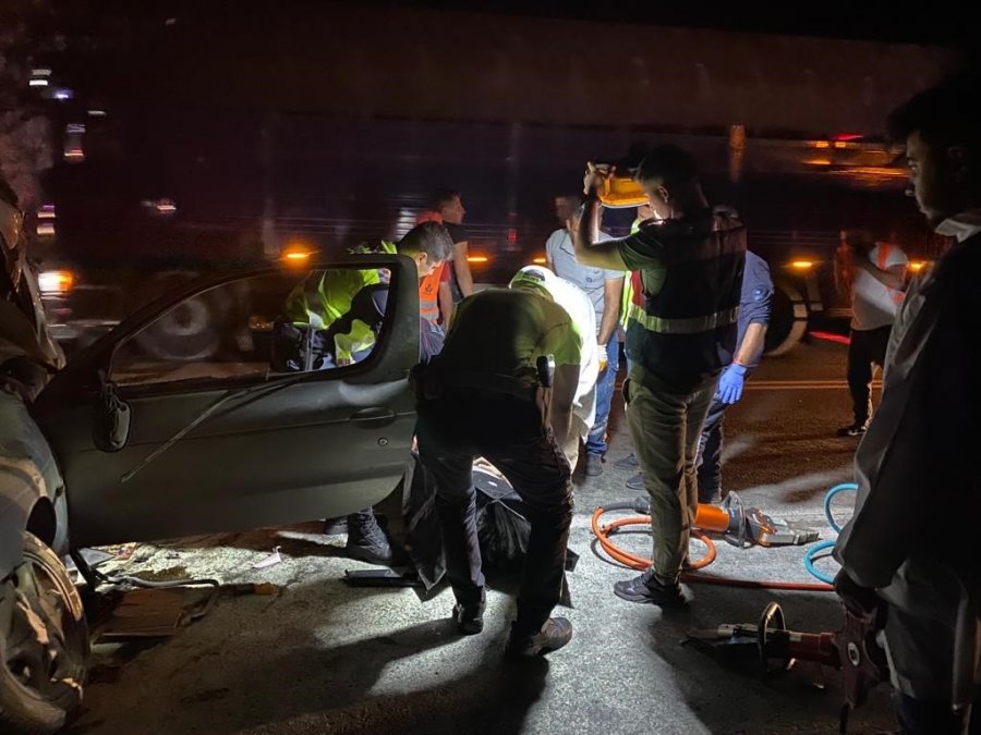 Antalya’da Yolcu Otobüsü İle Otomobil Kafa Kafaya Çarpıştı: 1 Ölü, 5 Yaralı