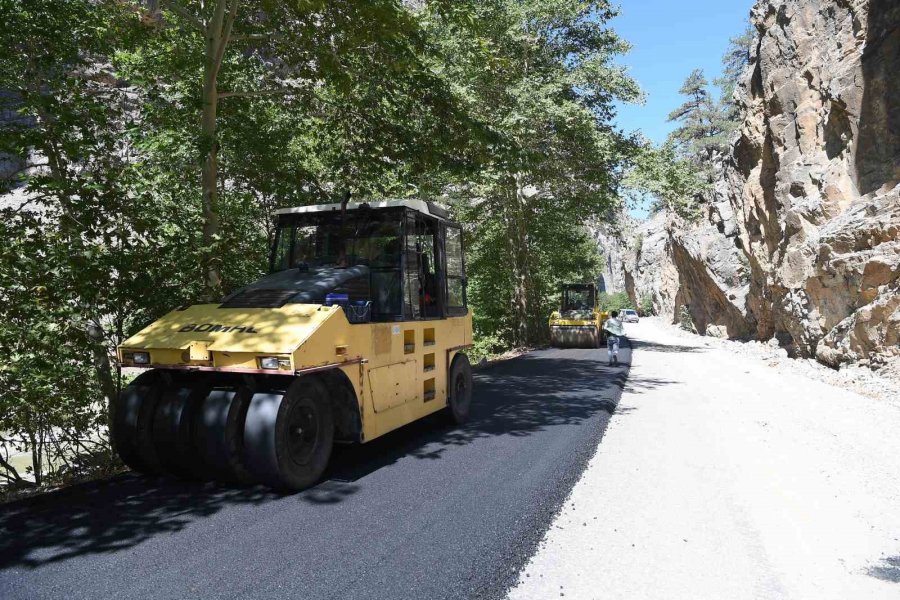 Başkan Büyükkılıç, Kapuzbaşı Şelaleleri Yolunda Sıcak Asfalt Çalışmalarını İnceledi