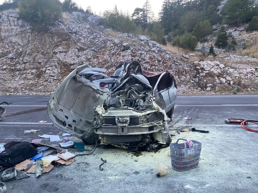 Antalya’da 1 Kişinin Öldüğü, 5 Kişinin Yaralandığı Kaza Kamerada