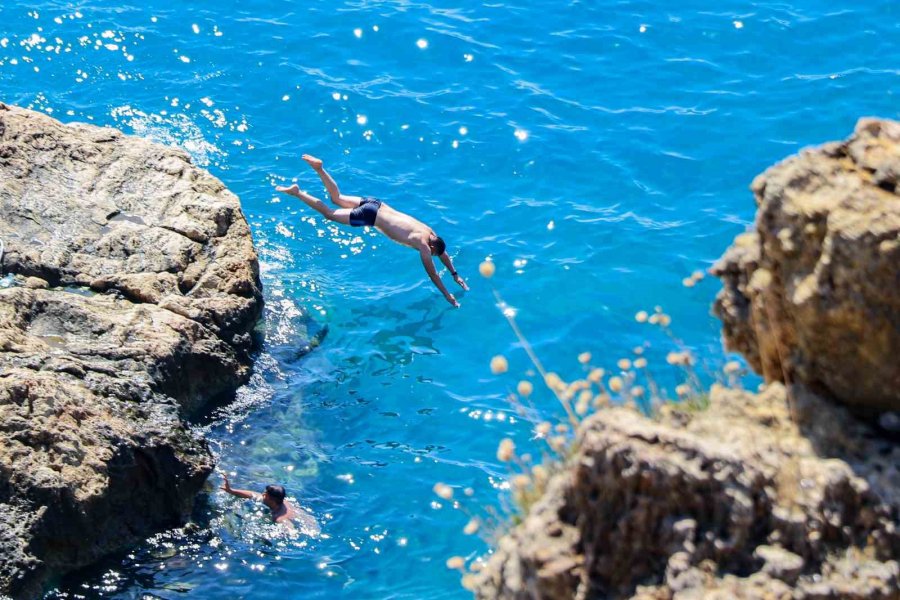 Antalya’da Eylül Sıcakları: Termometreler 38 Dereceyi Gördü