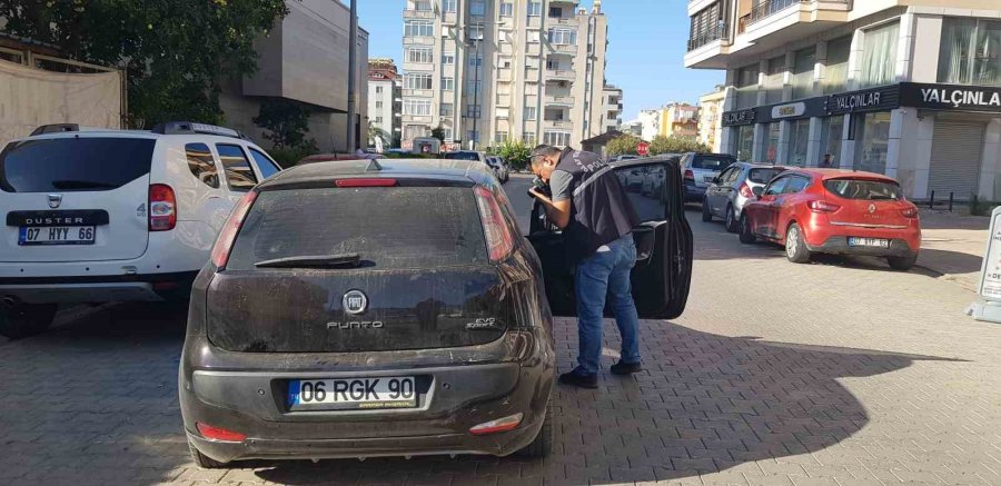 Alanya’da Polisten Kaçan Şüpheliler Aracın Lastiğine Ateş Edilerek Durdurulabildi