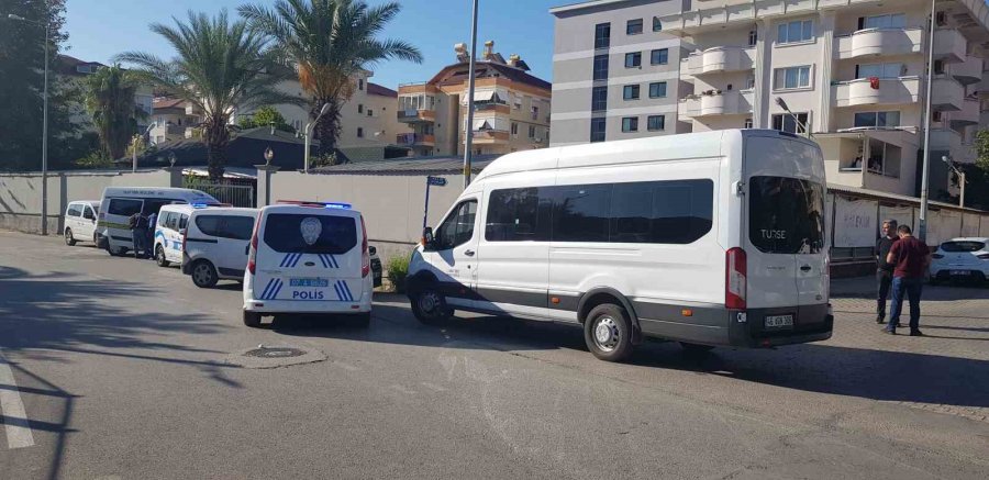 Alanya’da Polisten Kaçan Şüpheliler Aracın Lastiğine Ateş Edilerek Durdurulabildi