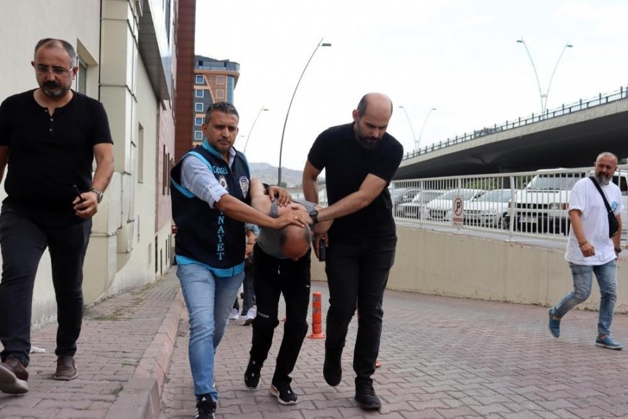 Kayseri’de Kıraathanede Çıkan Kavgaya Müdahale Sırasında Yaralanan Polis Memuru Şehit Oldu