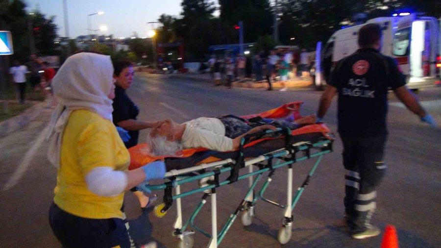 Mersin’de Ambulans Otomobille Çarpıştı: 4 Yaralı