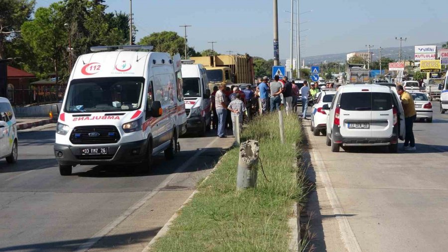 Mersin’de 4 Kişinin Öldüğü Feci Kaza Anı Görüntülere Yansıdı