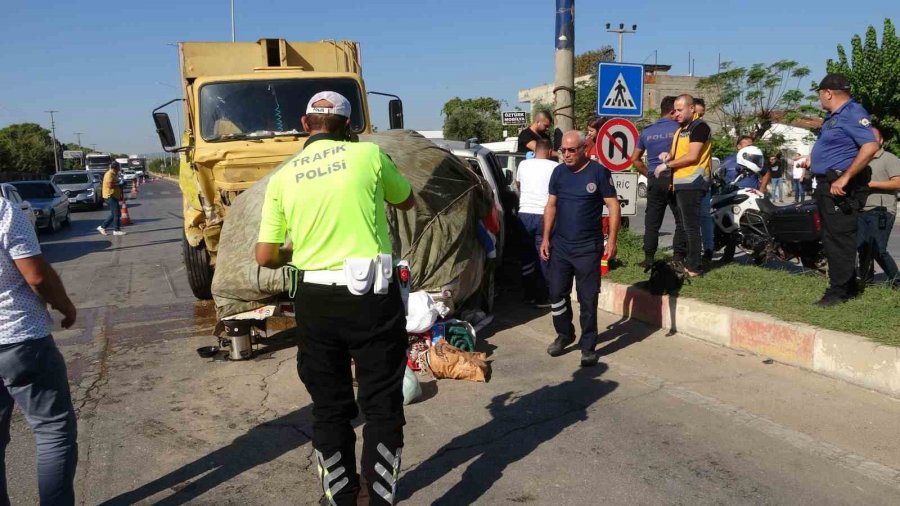 Mersin’de 4 Kişinin Öldüğü Feci Kaza Anı Görüntülere Yansıdı