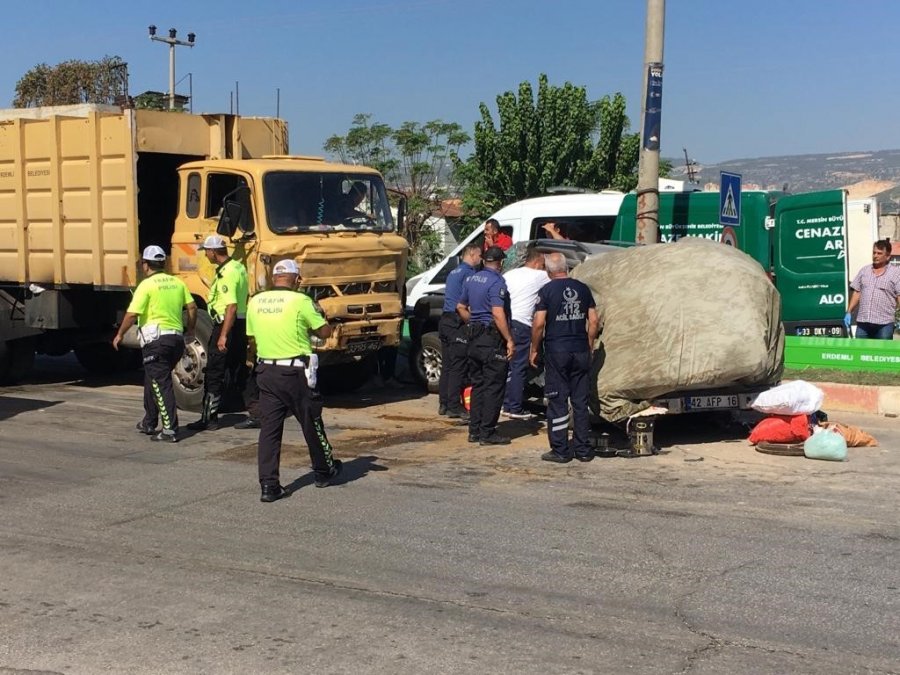 Mersin’de 4 Kişinin Öldüğü Feci Kaza Anı Görüntülere Yansıdı