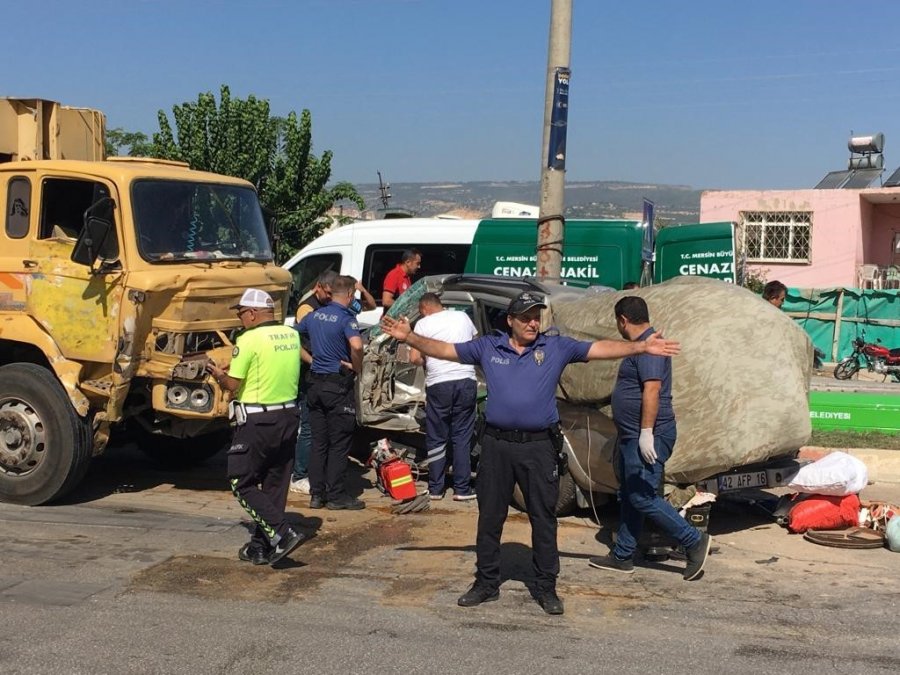 Mersin’de 4 Kişinin Öldüğü Feci Kaza Anı Görüntülere Yansıdı