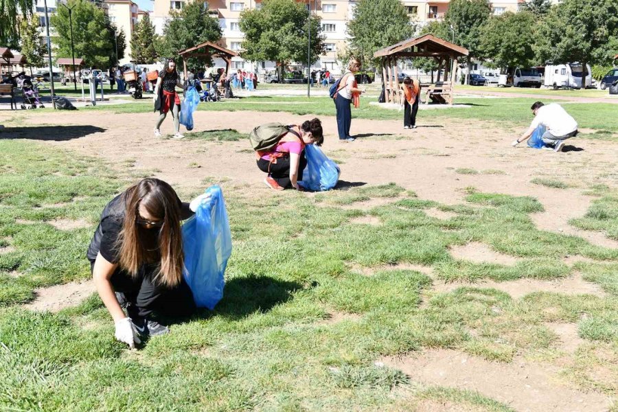 Eş Zamanlı Temizlik Etkinliğine Tepebaşı’da Katıldı