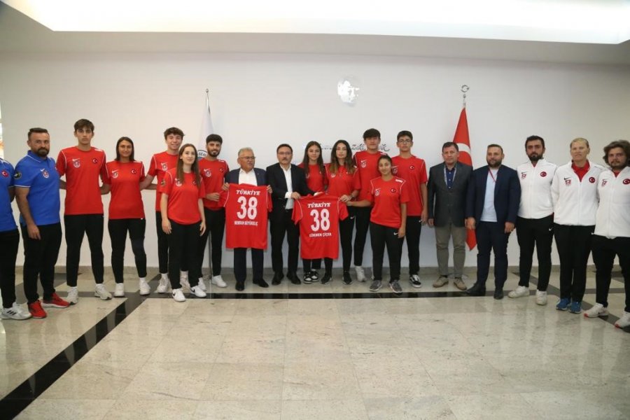 U-18 Beyzbol 5 Milli Takımı Dünya Kupası’na Kayseri’de Hazırlanıyor