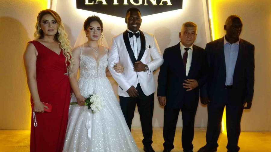 Mersin’e Tanzanyalı Damat