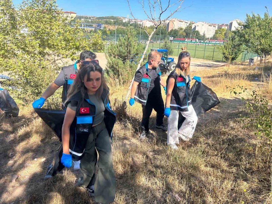 Dünya Temizlik Günü’nde Ormandaki Çöpler Toplandı