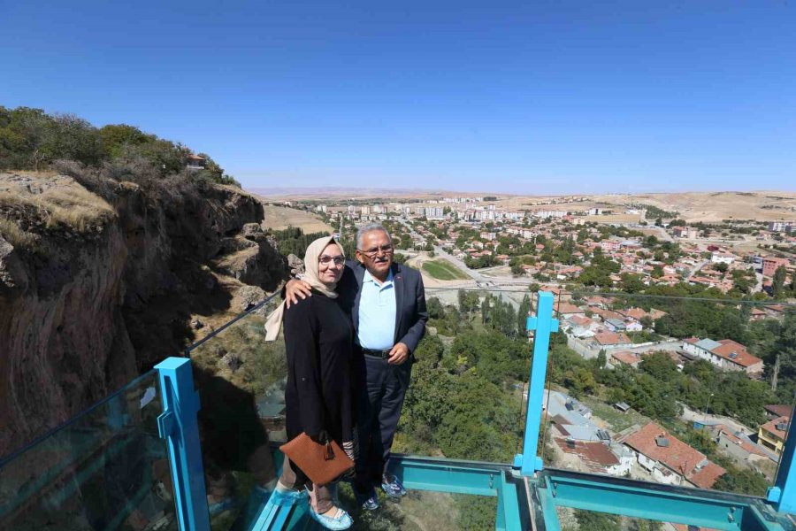 Başkan Büyükkılıç, Cam Terasta Manzarayı İzledi