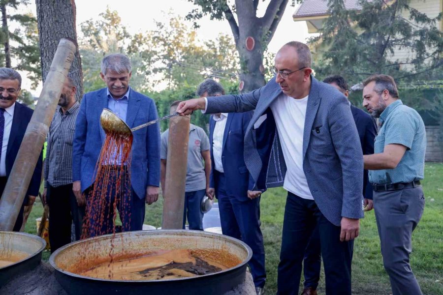 Meram Bağı’nda İkinci Kez Pekmez Kaynatma Etkinliği Düzenlendi