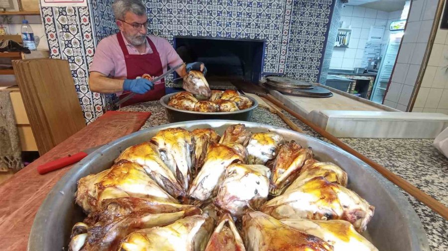 Köz Ateşinde 5 Saatte Pişen, Osmanlı Kültüründen Gelen Lezzet “kuzu Kelle”