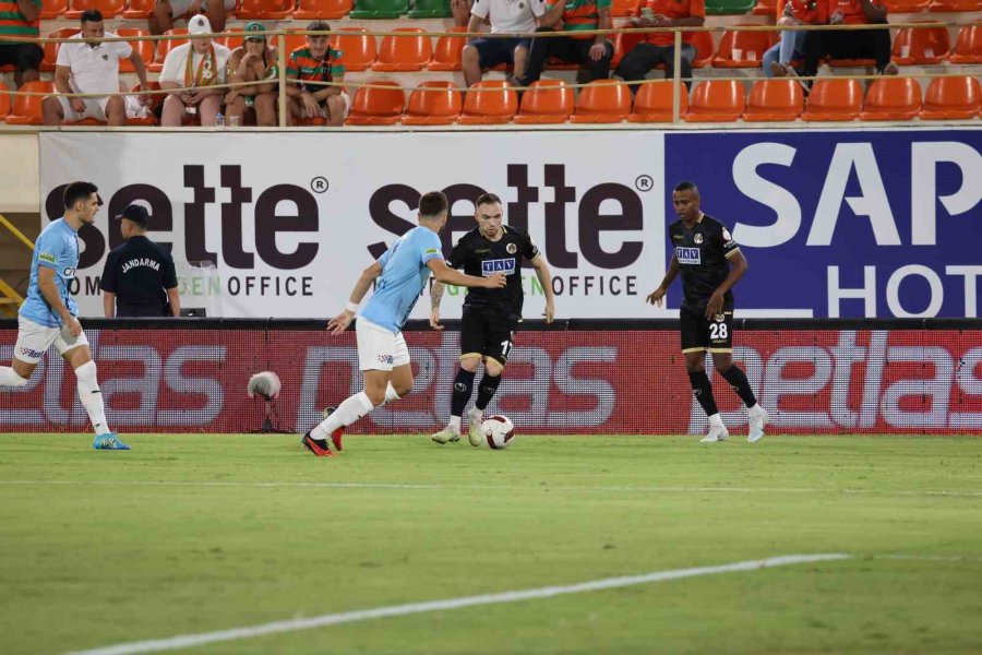 Trendyol Süper Lig: Corendon Alanyaspor: 2 - Kasımpaşa: 1 (ilk Yarı)