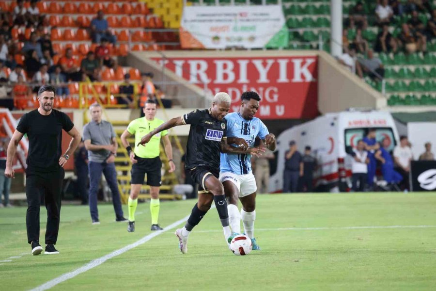 Trendyol Süper Lig: Corendon Alanyaspor: 2 - Kasımpaşa: 1 (ilk Yarı)