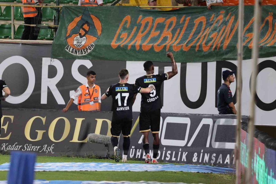 Trendyol Süper Lig: Corendon Alanyaspor: 2 - Kasımpaşa: 1 (ilk Yarı)