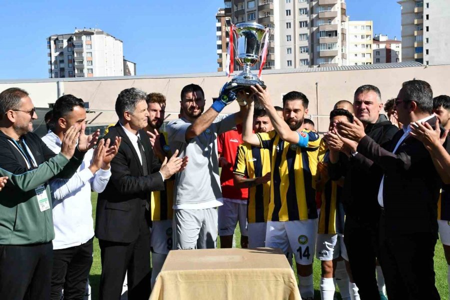 Talasgücü Belediyespor Kupasına Kavuştu