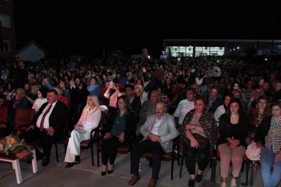 Beylikovalılar Konserlerle Eğlence Dolu Bir Akşam Yaşadı