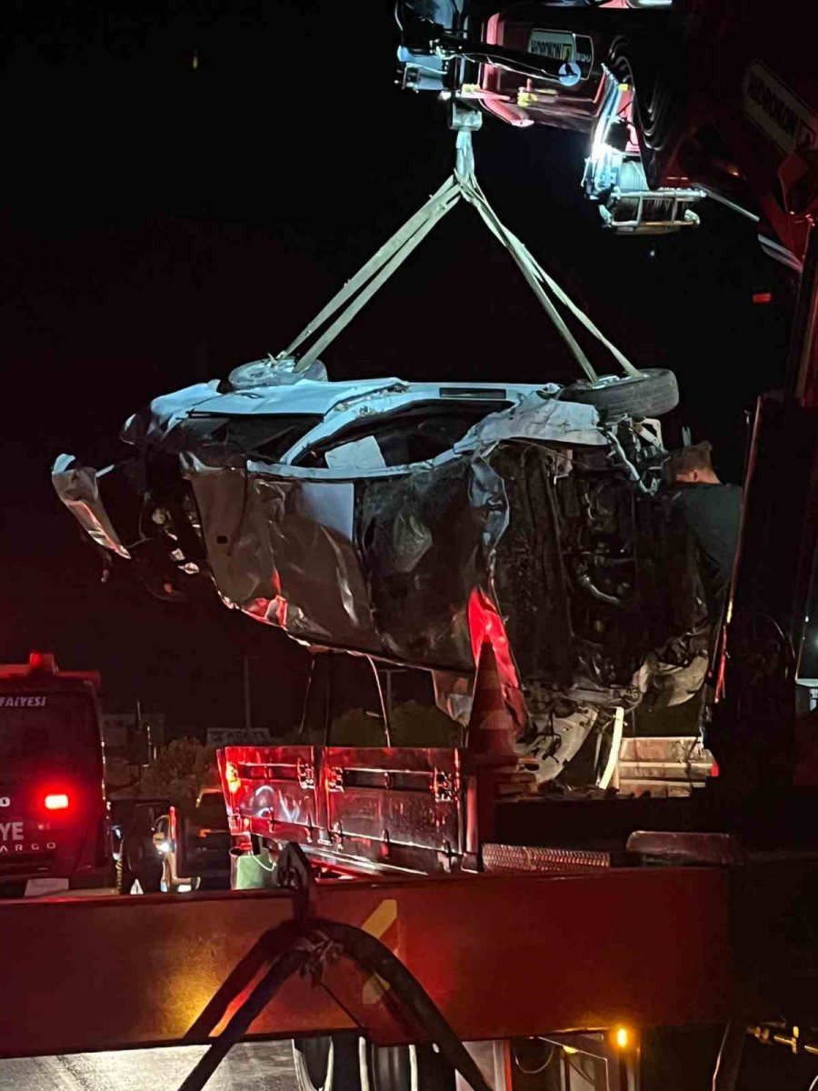 Şarampole Uçan Otomobildeki 2 Kişi Hayatını Kaybetti