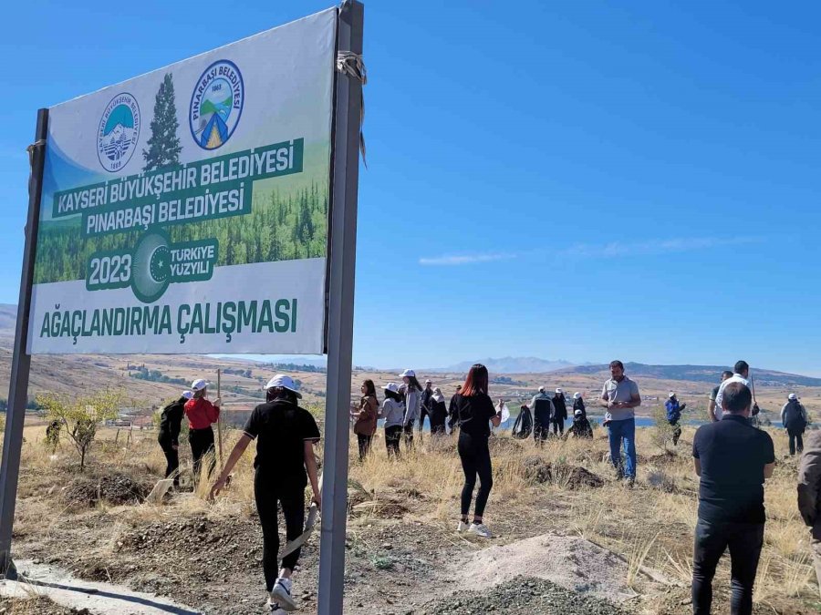 Kayseri Büyükşehir, Türkiye Yüzyılı Vizyonu İle Kent Ormanları Oluşturuyor