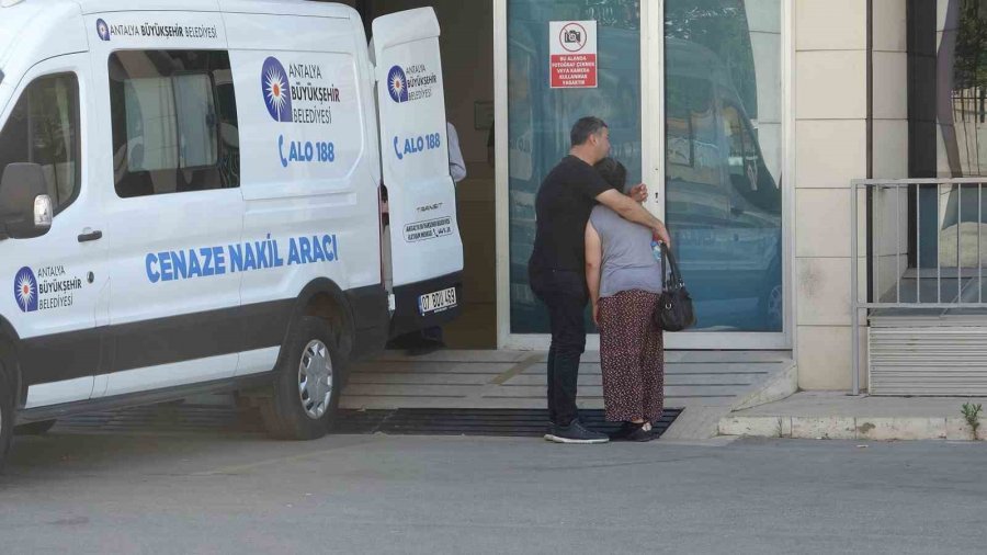 Şarampole Uçan Otomobilde 2 Kişi Hayatını Kaybetti