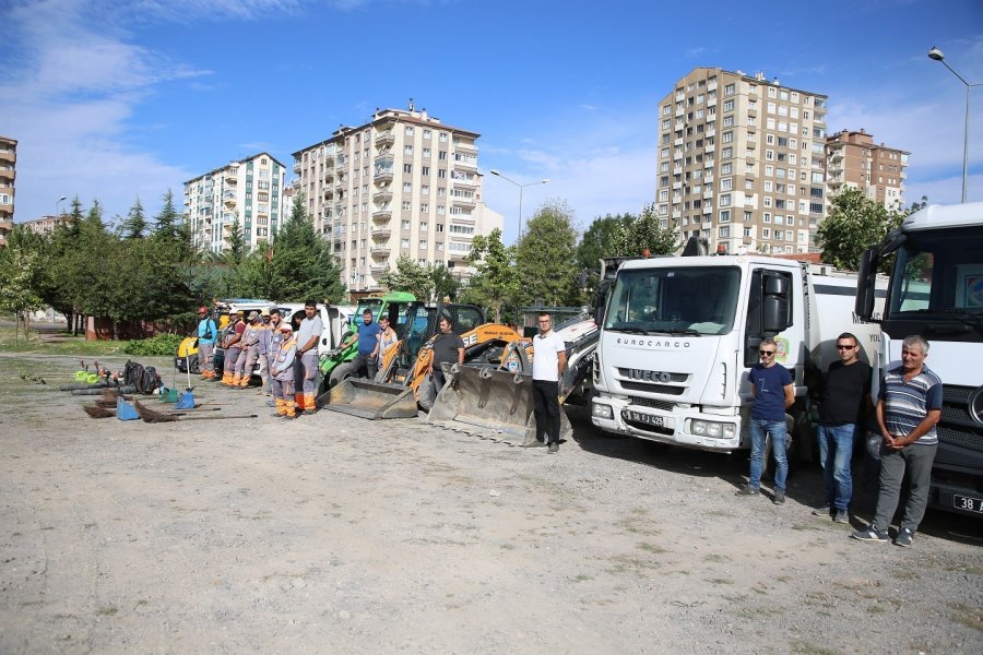 Çevre Dostu Melikgazi Belediyesi Mahalleleri Baştan Sona Temizliyor