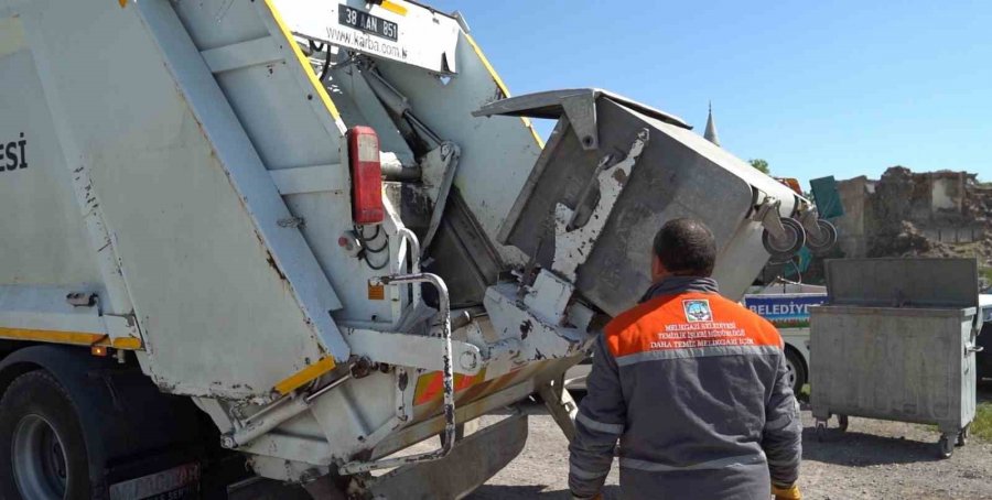 Çevre Dostu Melikgazi Belediyesi Mahalleleri Baştan Sona Temizliyor