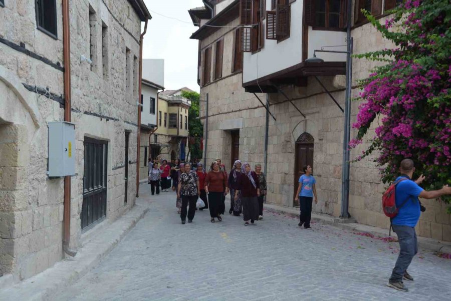 Çukurbağ Köyü Kadınları Tarsus’un Tarihi Mekanlarını Gezdi