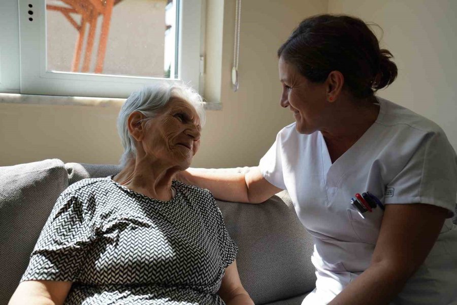 Tepebaşı Alzheimer Hastalarını Yalnız Bırakmıyor