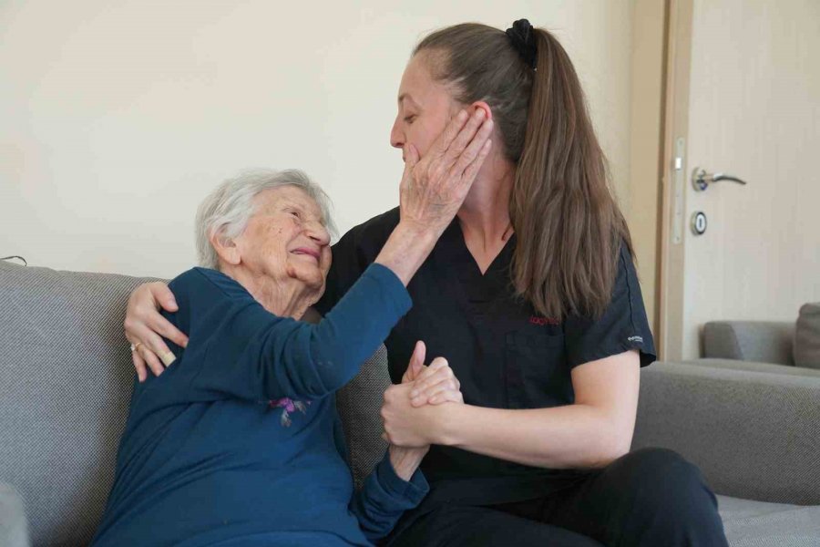 Tepebaşı Alzheimer Hastalarını Yalnız Bırakmıyor