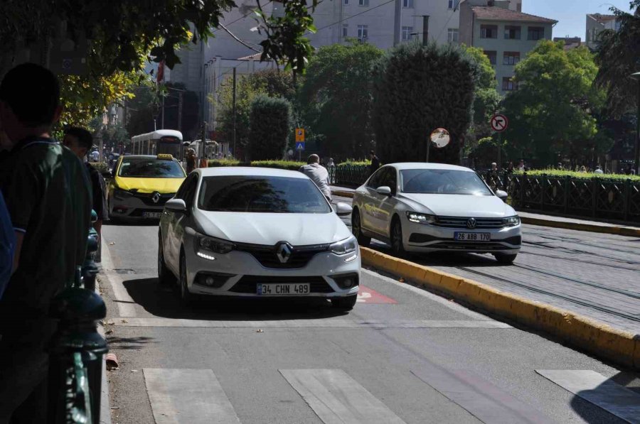 Trafiğin Ters Yönünden Giderek Canını Tehlikeye Attı