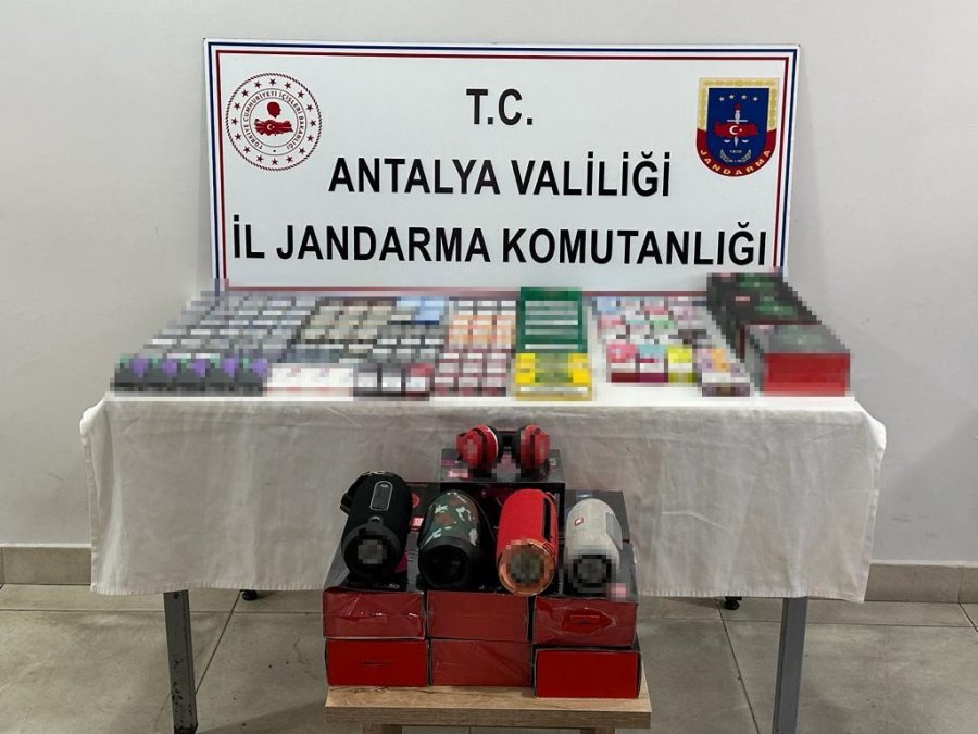 Antalya’da Kaçak Sigara Operasyonu: 3 Gözaltı