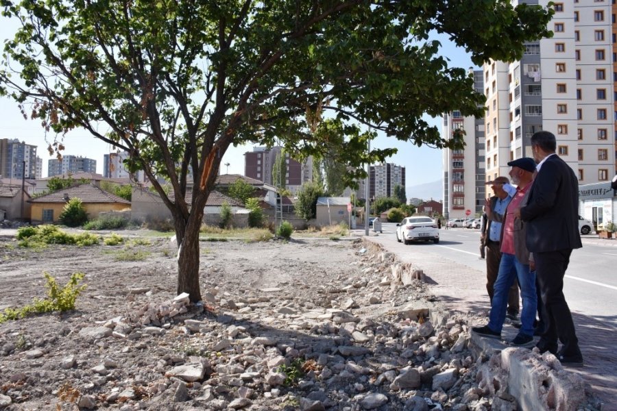 Başkan Çolakbayrakdar: İmar Sorunu Olan Bölgelerin Aşamasını Yerinde Takip Ediyoruz"