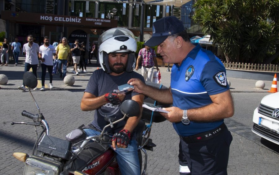 Mersin Büyükşehir Belediyesi Ekipleri Kent Genelinde ‘tüketici Hakları Rehberi’ Dağıttı