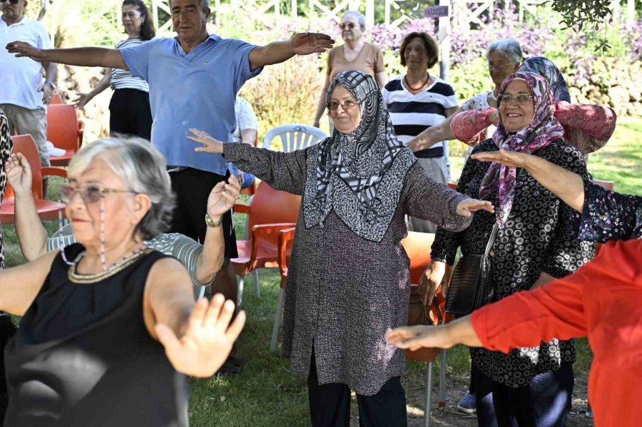 Yaşlı Evinde Nefes Egzersizi Yaptılar