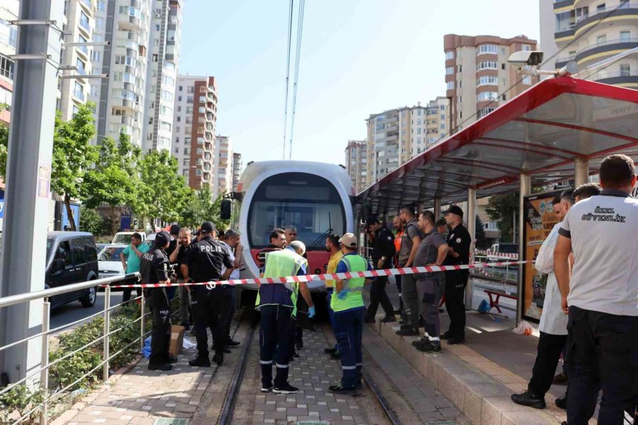 Ücretsiz Binmek İstediği Tramvay Sonu Oldu